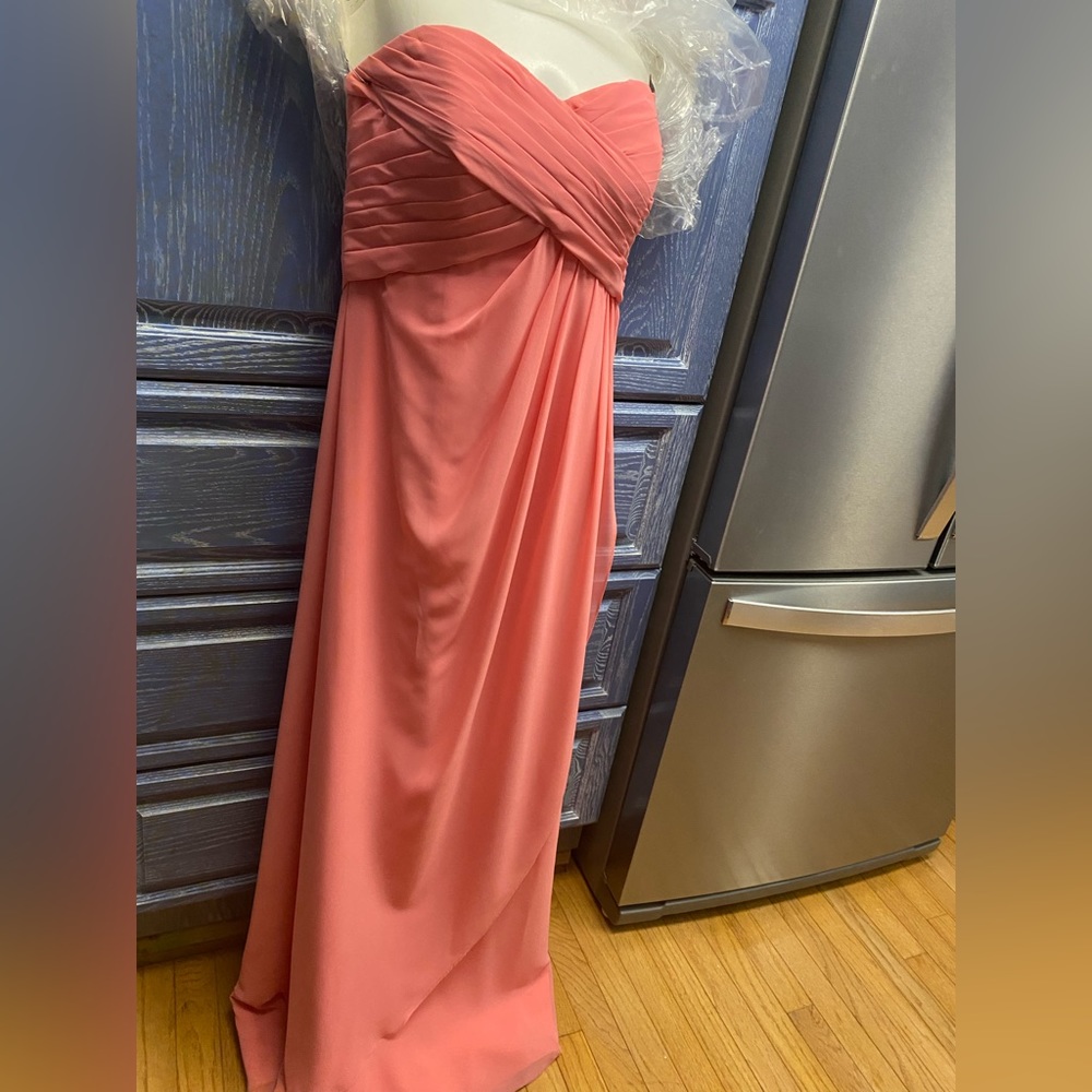 Mari Lee grad/bridesmaid/special occasion dress beautiful coral color wore once.